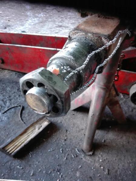 Fast fix threads services. Mobile services . Broken bolts. Fitting helicoils