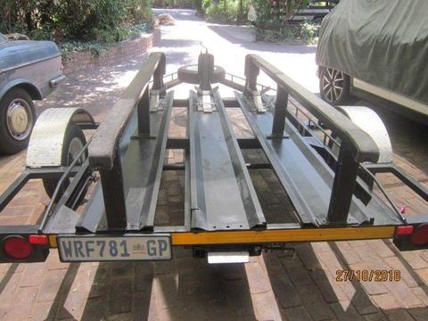 Trailer for 3 motorcycles and adaptable for a rubber duck boat