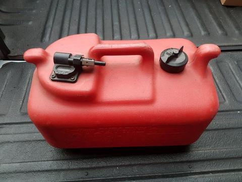 Outboard motor fuel tank