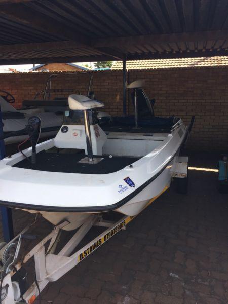 Arrow head fishing boat