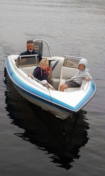 Speed boat