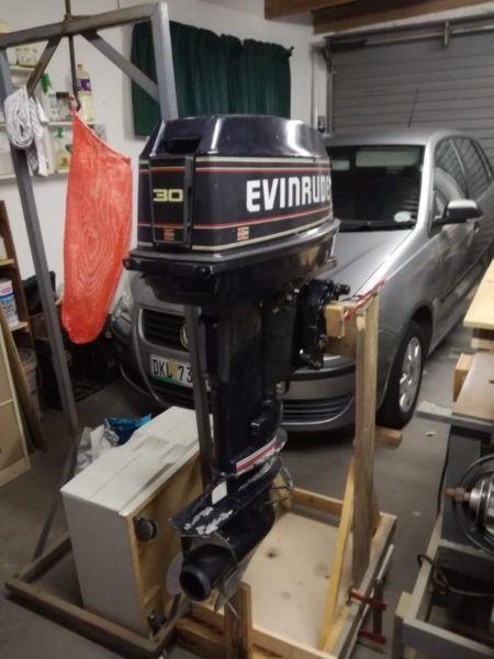 EVINRUDE BOAT MOTOR 20HP