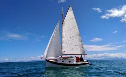 Trailerable classic sailboat