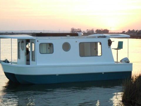 Houseboat with trailer - brand new - negotiable
