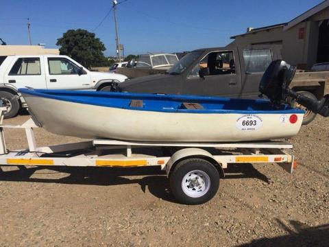 Small boat with licensed trailer