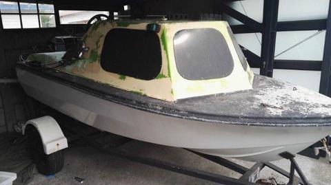 Cabin boat