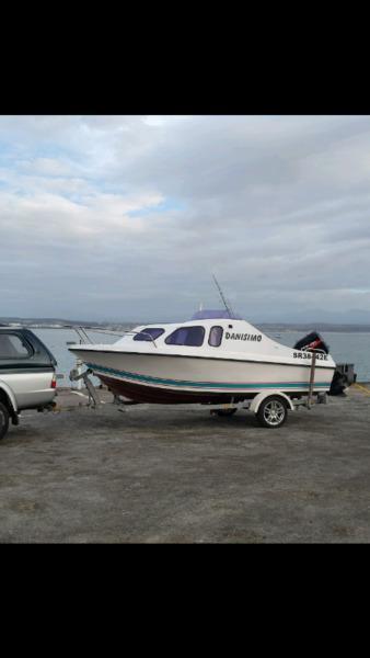 Cabin boat. 17ft Bay sport 480
