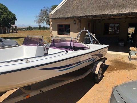 SPEEDBOAT WITH EVINRUDE