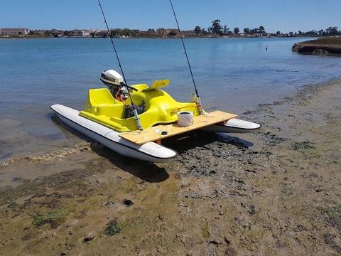 Converted paddle boat with 5 hp 4stroke motor in excellent condition on licensed trailor. Urgent