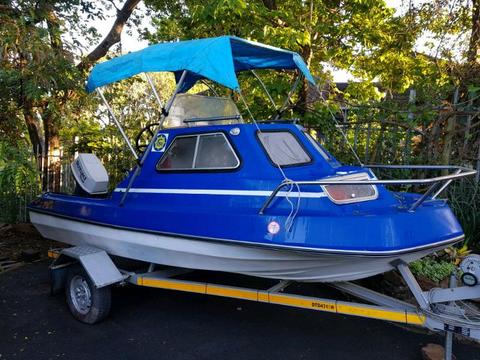 Cabin boat