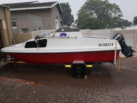 Ski gull cabin boat