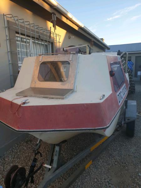 Cabin boat