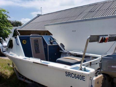 5.4M CABIN BOAT 90 MARINER TRIM TILT