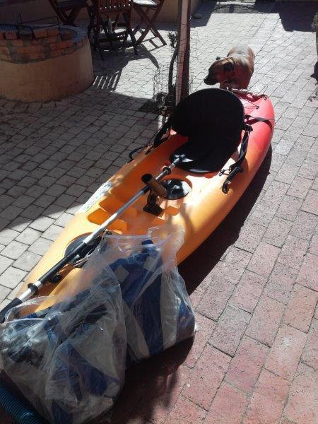 SINGLE FISHING KAYAK WITH ACCESSORIES