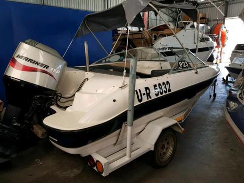 Ski boat