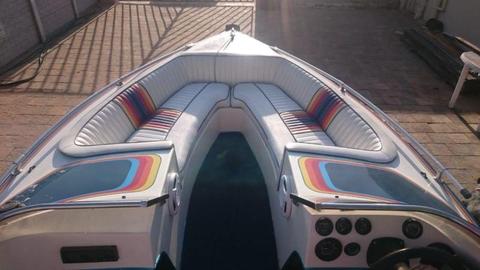 Bow rider Raven 18ft for sale