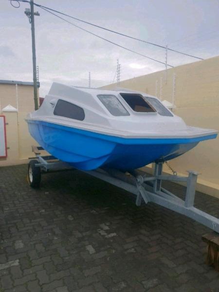 Skigull cabin boat