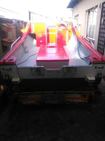 Skee boat