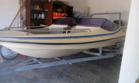 Ski boat