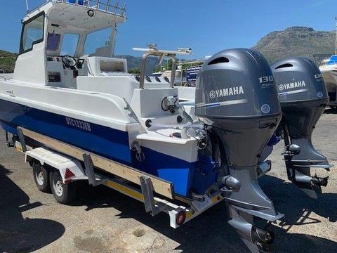 Carry Cat 830 Walk Around - Yamaha 130 hp Four strokes ***Immaculate Condition turn key setup***