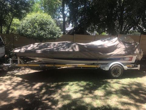 Boat for sale with accessories