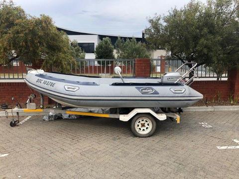 Inflatable boat excellent condition