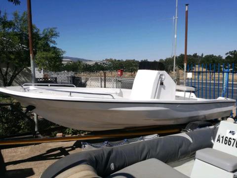 18.3ft Lake & Bay Hull on Trailer
