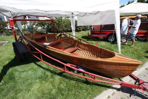 wooden boat -1976 PETERBOROUGH 15' FALCON