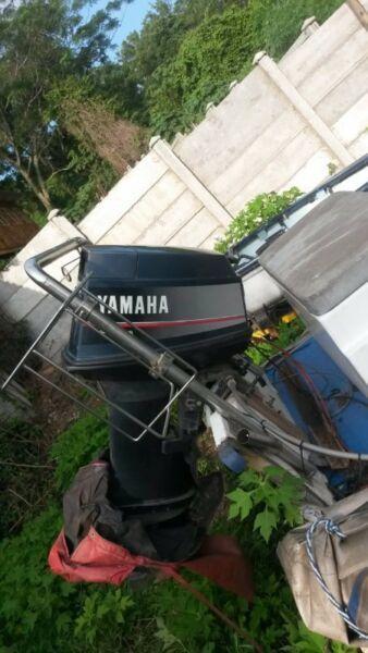 40 HP Yamaha autolube boat motor