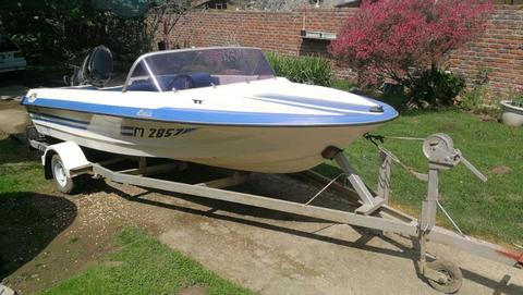 Motorboat - Crestrider Tiger with 75 HP Mercury motor and trailer