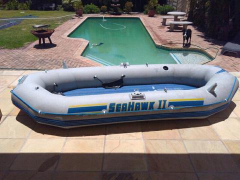 Inflatable boat 