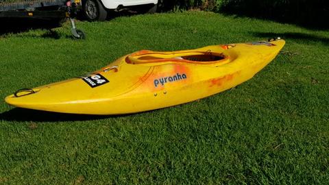 Pyranha kayak + splash cover + a paddle 