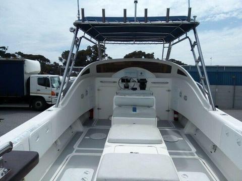 Magnum 25 (2 x Suzuki 140 Hp Four Strokes – Lean Burns)…in mint condition! 