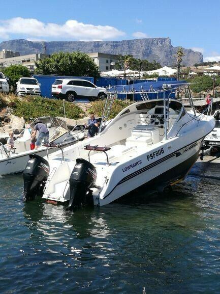 Magnum 25 (2 x Suzuki 140 Hp Four Strokes – Lean Burns)…in mint condition! 