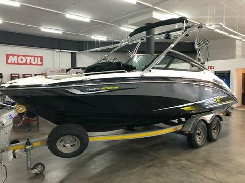 2016 Yamaha AR 212 X Jetboat in immaculate condition - Twin 1800 high output engines - Linex 