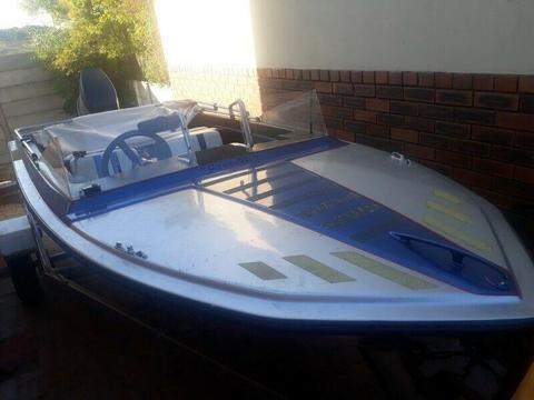 Boat and trailer with everthing you to go to water.plus paperwork. 0848694373phone 0652809375watsap 
