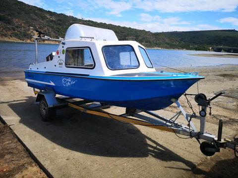 Cabin boat met 30Hp Yamaha 