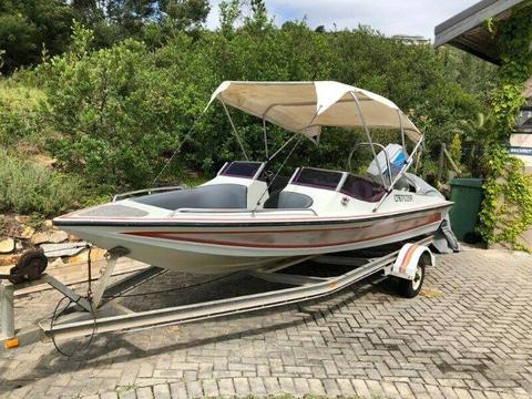 Great boat for sale - Engine just serviced - all paperwork! 
