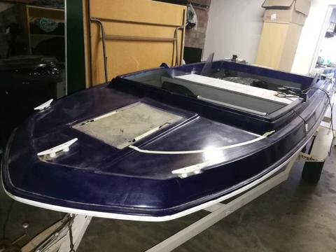 4.3m fishing boat hull on trailer 