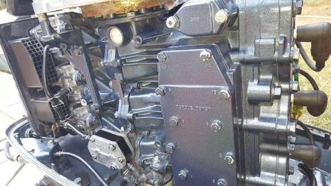 40hp Yamaha outboard motor & Complete fibre glass hull, transom... 