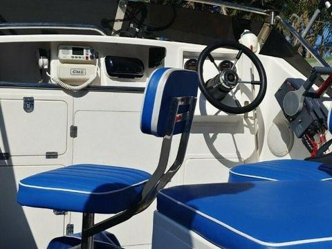 15,6 Yeld cat with two 2009 yamaha 3 cylinder trim tilts 