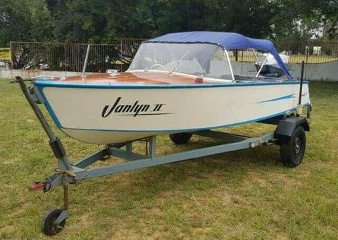 1963 Monarch Wooden Classic with Evinrude 50hp Big Twin 